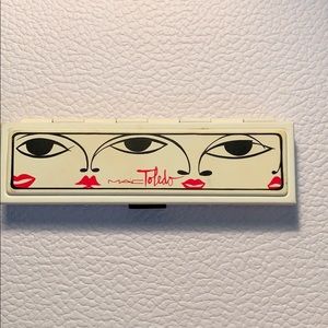 MAC eyeshadow palate